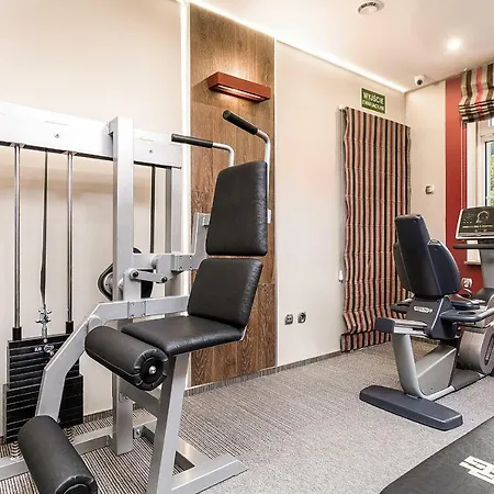 - Zacisze - Sauna - Silownia - Komnata Solna - Parking - Sniadanie - Panzió Kłodzko