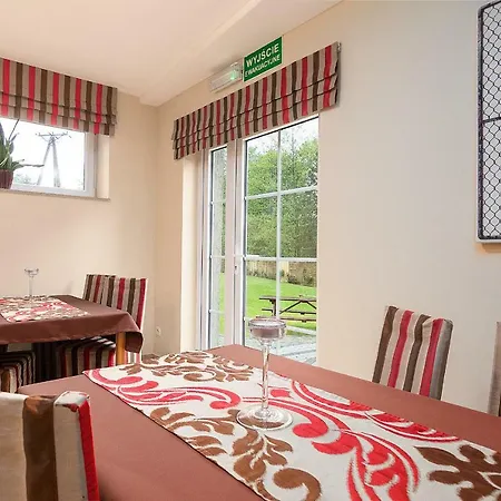 - Zacisze - Sauna - Silownia - Komnata Solna - Parking - Sniadanie - Panzió