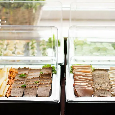 - Zacisze - Sauna - Silownia - Komnata Solna - Parking - Sniadanie - Kłodzko