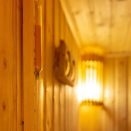 - Zacisze - Sauna - Silownia - Komnata Solna - Parking - Sniadanie -